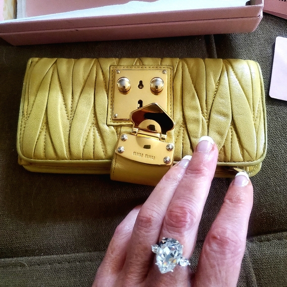 💯 MIUMIU Matelasse Bifold Long Wallet - Picture 5 of 16